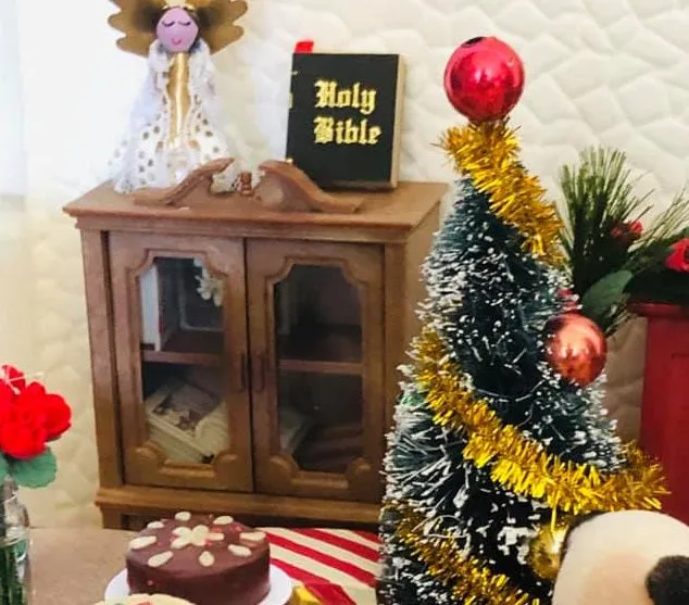 Bible - Dollshouse miniature - Does not open