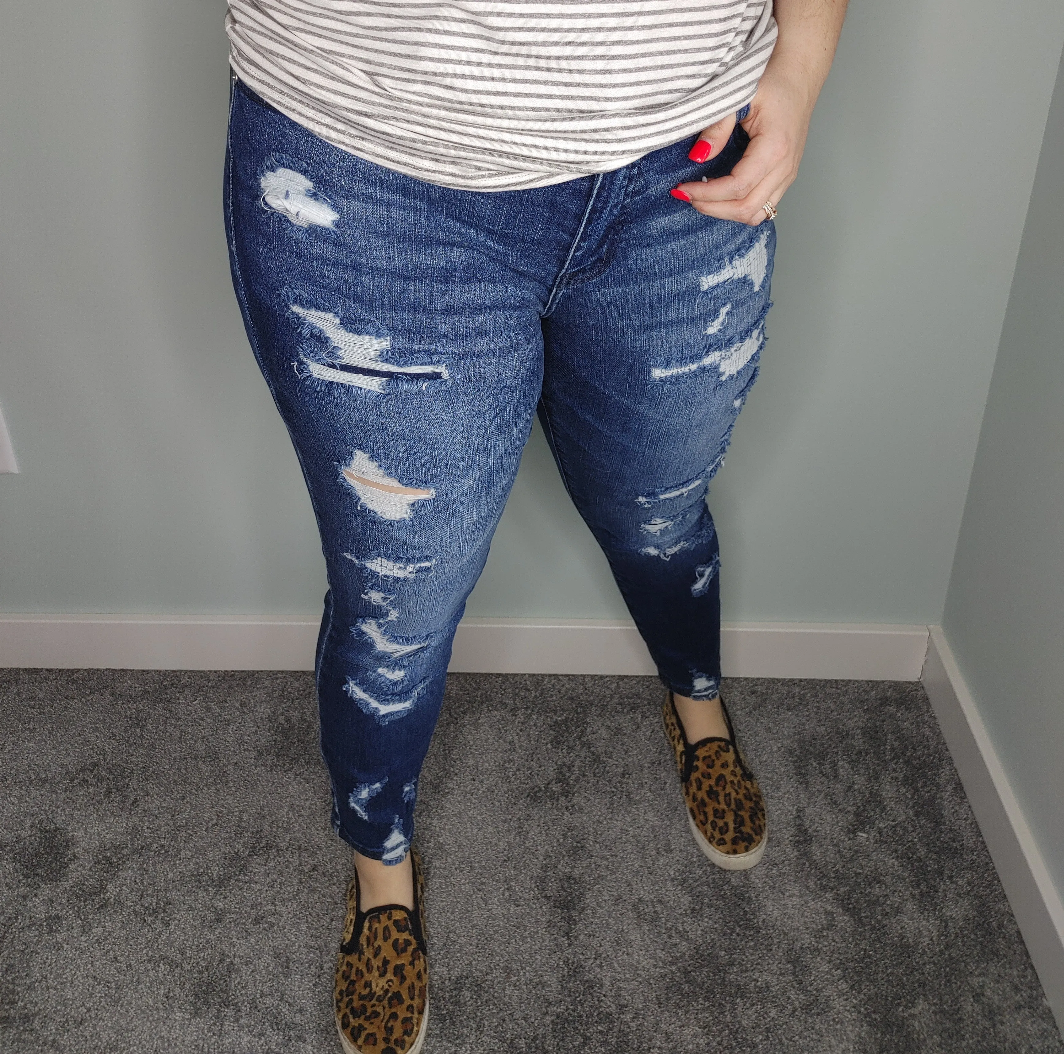 Kancan Mid Rise Distressed Ankle Skinny