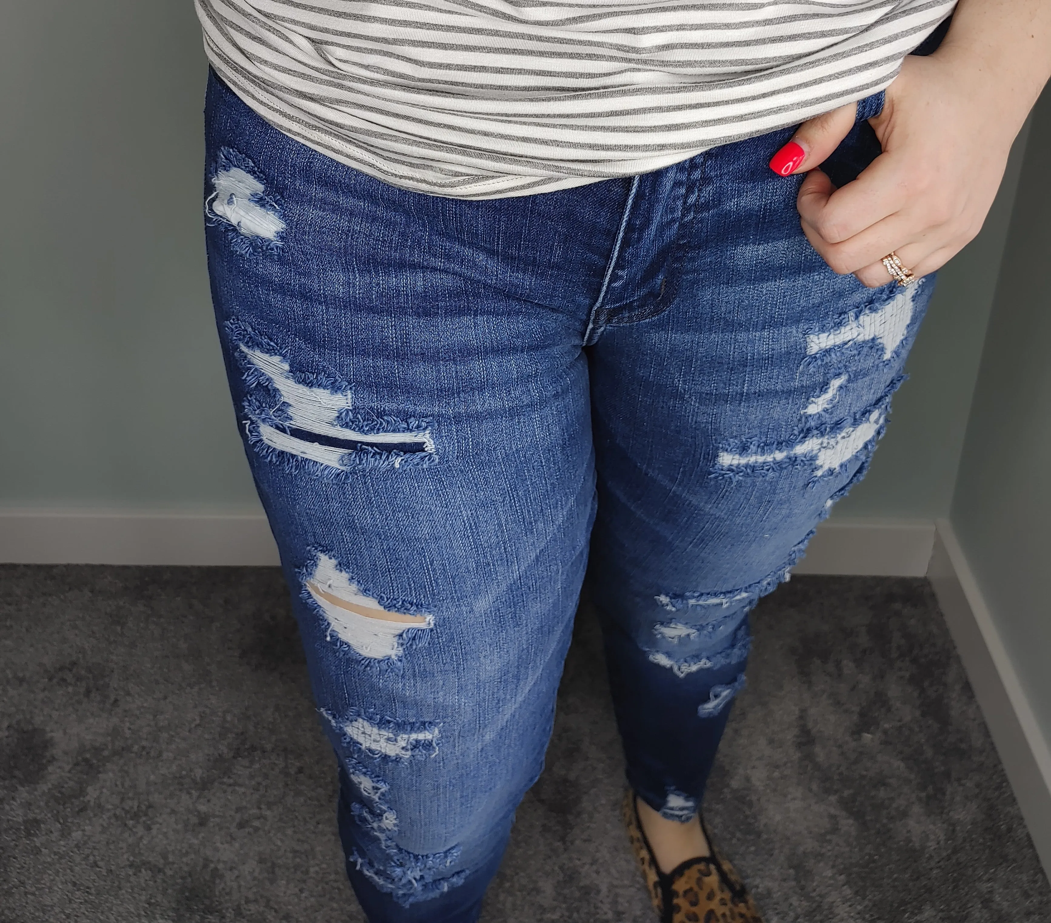 Kancan Mid Rise Distressed Ankle Skinny